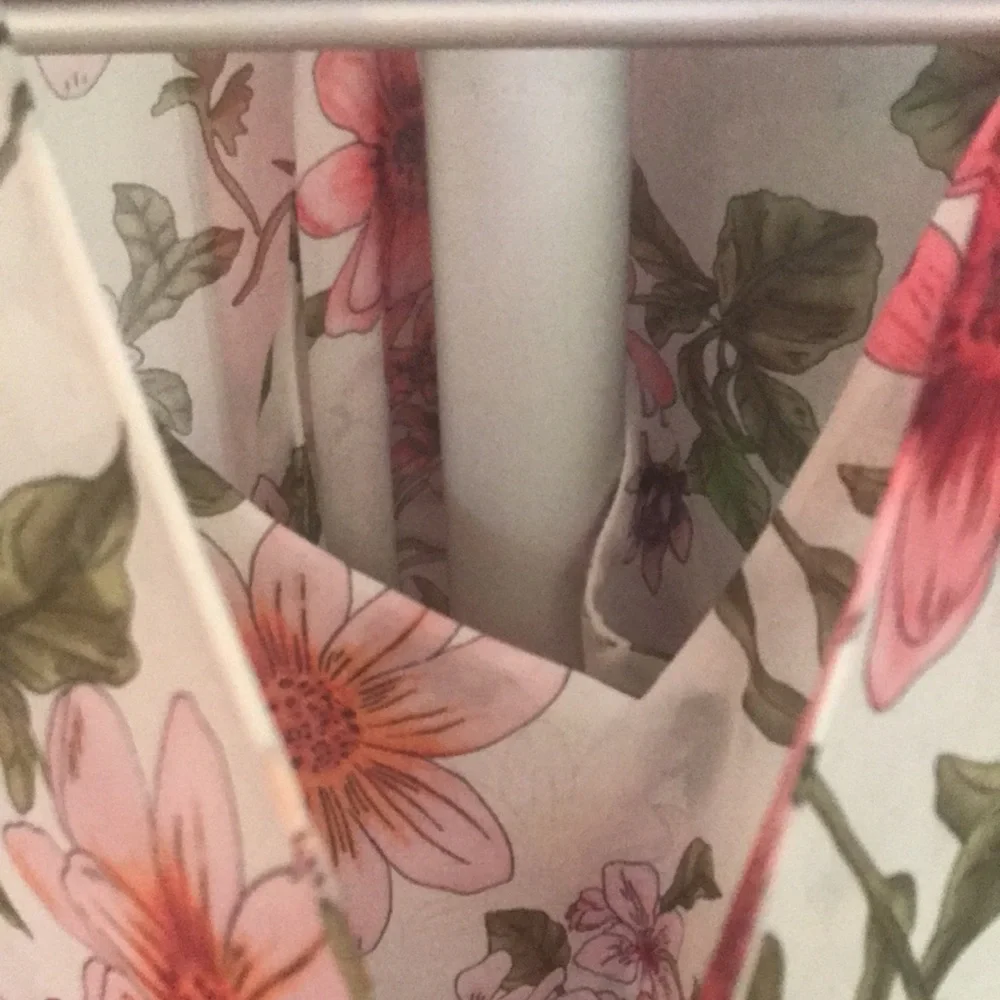 SOLD!!! Guess Flowers blouse built in cami says M runs S - Picture 7 of 17